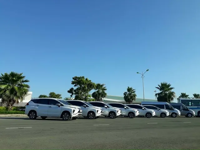 Xe taxi Ba Đồn Quảng Bình đỗ chờ khách tại điểm đón
